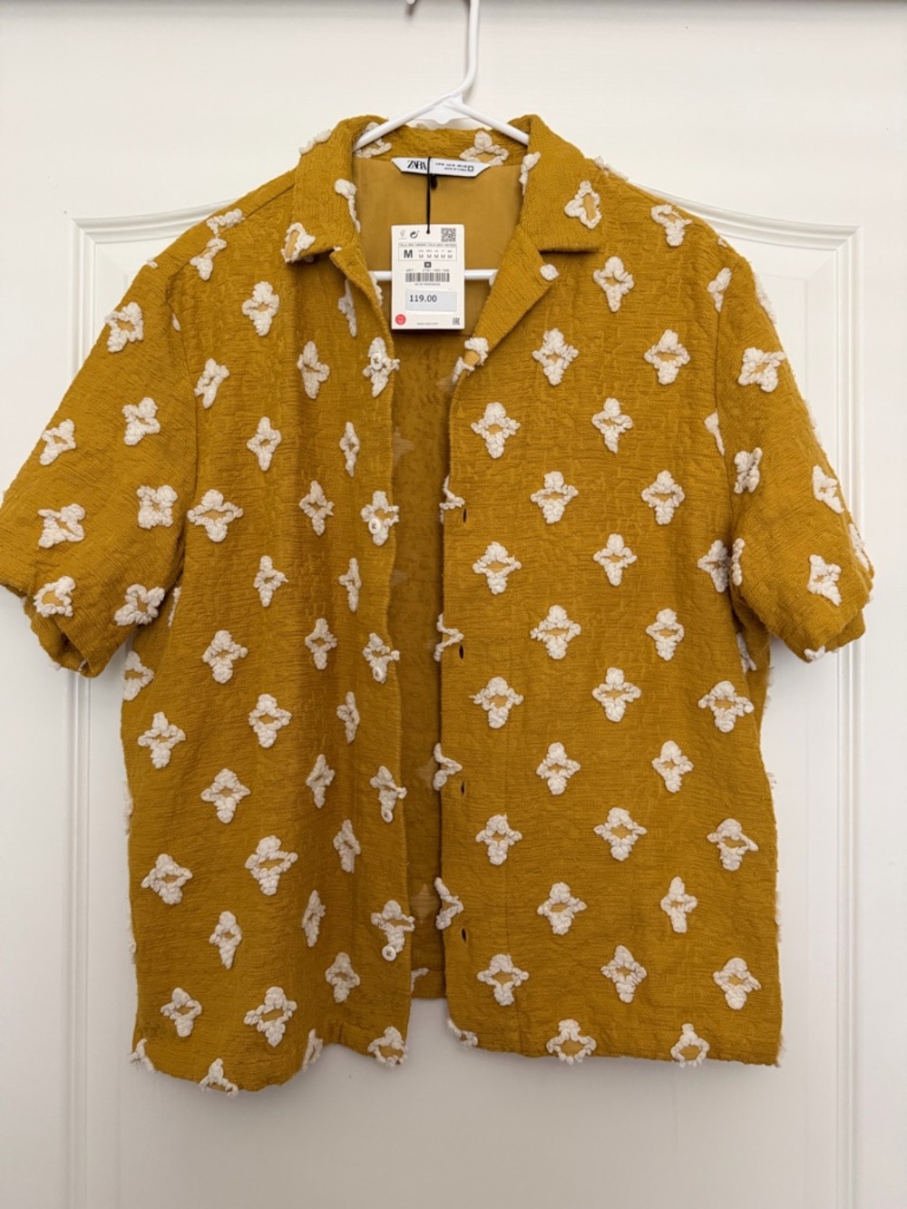 Zara Mustard Short-Sleeve Button-Down with Cream Tufted Motif size M NWT